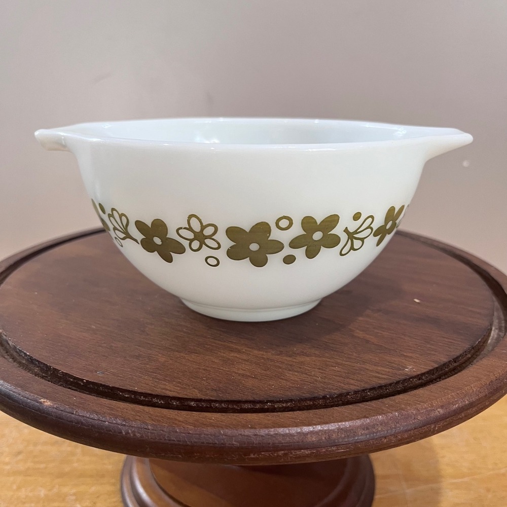 Vtg Pyrex 441 Spring Blossom Green Cinderella Bowl 1.5 Pt MCM Crazy Daisy Glass